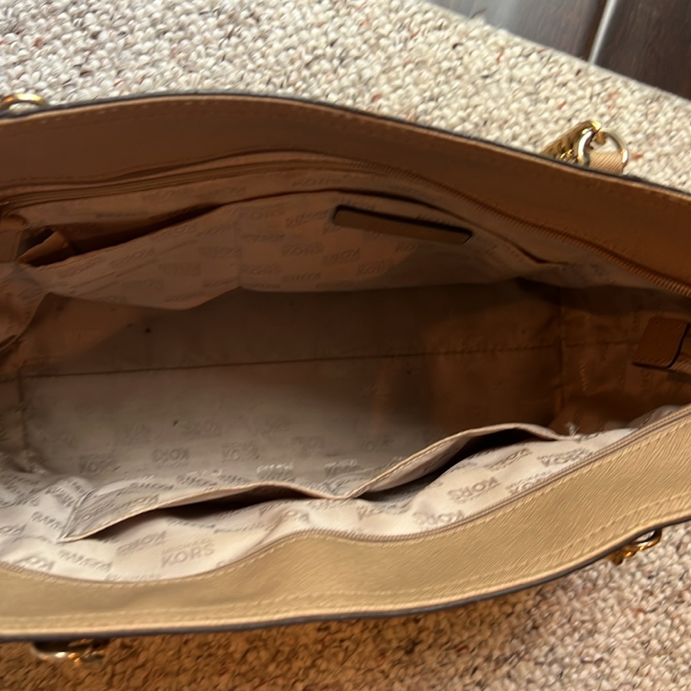 Authentic Michael Kors Purse. - image 4